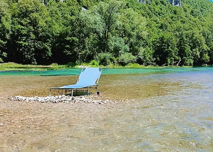 Max شقة بيهاتش